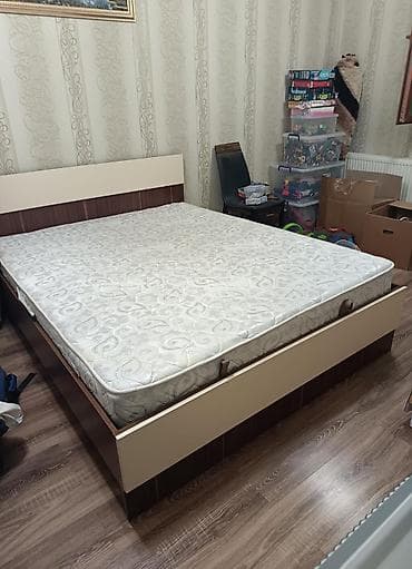 Двуспальная кровать