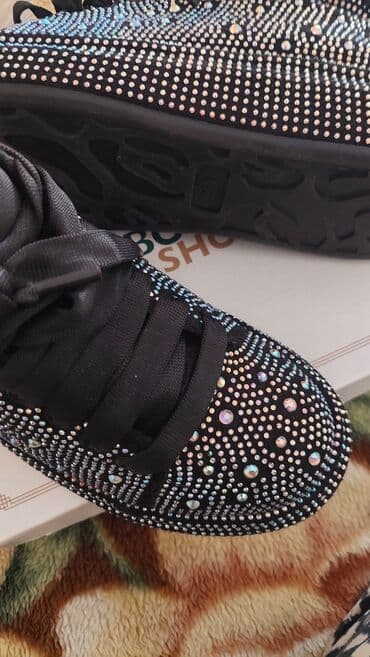 adidas qaçış üçün qadın krossovkaları: Ölçü: 40, rəng - Qara, Yeni — 1