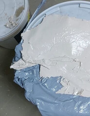 dəmir boyaları: Parlaq boya 16 kq ceksi istelnen reng secmek mukundur katlokmzu var — 2