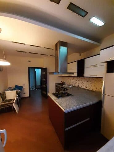 kirayə əcəmi: Memar Əcəmi metro stansiyası yaxınlığında, McDonald's-ın yanında — 9