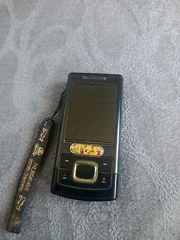 nokia lumia 710: Kompakt sürüşdürülən (slider) düyməli mobil telefon. Xüsusiyyətlər: - — 1