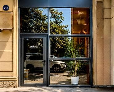 avto karavan: Mərkəzdə, Port Baku yaxınlığında, 28 May və Kövkəb Səfərəliyeva — 1