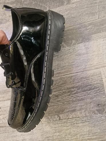 Туфли: Qara laklı dəri ayaqqabı yumuşaq ayaqqabıdı 40 razmerdi alındı dar — 4