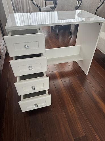mebel satıram: Salam.Satıram yazı masası.Uzunluqu 95 sm,eni 50 sm,hündürlüyü 75 — 5