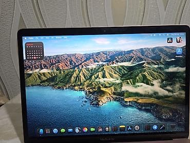 Masaüstü kompüterlər və iş stansiyaları: Apple MacBook, 13.3 ", Apple M1, 256 GB — 8