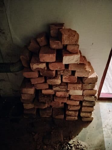 qara daş: Qırmızı kerpiçlər - Material: bişmiş gil (qırmızı/açıq qəhvəyi — 1