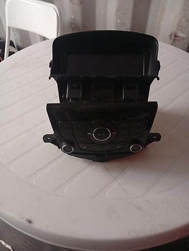 Chevrolet/GM orijinal multimedya və idarəetmə bloku (ekranlı başlıq)