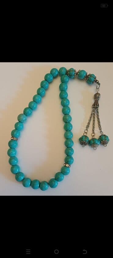 kəhrəba təsbehlər: Təbii daşlardan təsbeh satılır.Qiymet 25 manat — 2