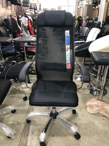 офисные кресла: Новый, С колесиками, Рукояти регулируются, Кожа — 15