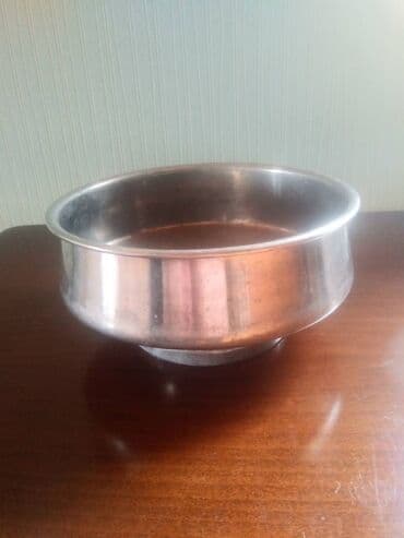 samovar qedimi: Latundan qədim samovar altlığı-podnos və damcı qabı.Kleymoları — 2