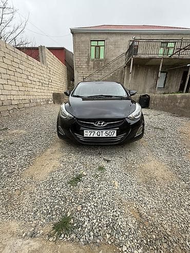 kia optima 2021: Hyundai Elantra – qara sedandır. Xüsusiyyətlər: - Kuzov: sedan, qara — 2