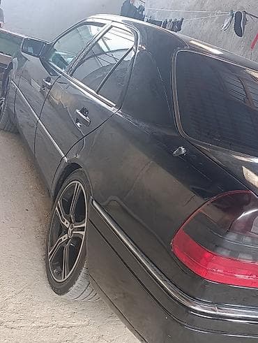 prius c: Mercedes-Benz C280 (W202), qara rəng. - Benzin mühərriki, arxa — 5