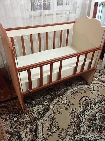 Oğlan və qız üçün, Dördbucaq, Beşik, Dəstsiz, Matras ilə, Yellənmə mexanizmsiz