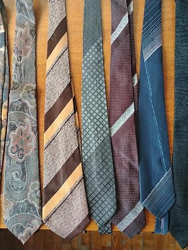 Antik qalstuklar biri 10 man-dır 8 dənədir — 2