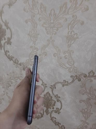 iphone air 17: IPhone 11, 128 GB, Qara, Face ID — 6