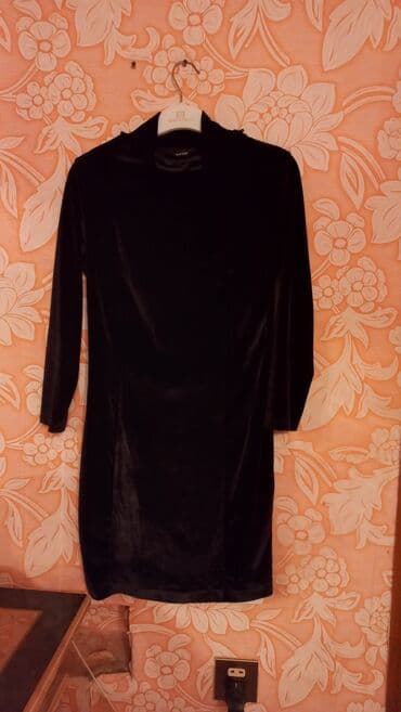 düz don modelləri: Qadın geyim dəsti – 4 fərqli model 1) Qırmızı paltar (etikə brendi) - — 5