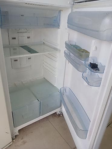 işlenmiş soyuducu: İşlənmiş 2 qapılı Indesit Soyuducu Satılır, rəng - Ağ, Təkərli — 4