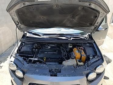 4 qapi niva: Chevrolet Aveo: 1.6 l | 2014 il 104000 km Sedan — 5