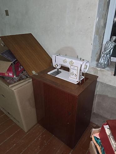 qedimi pullar: Qədim tikiş aparatı – “Çayka-142M” (döşəmə tipli, şkaflı) - Model — 1