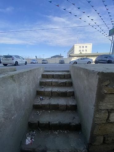 Obyekt – zirzəmi səviyyəsində yerləşən girişli sahə - Giriş: Küçəyə