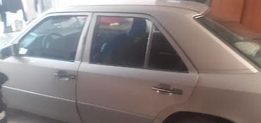 most mercedes: Avtomobil baqajı üçün ehtiyat təkər bölməsi və aksesuar yuvaları olan — 2