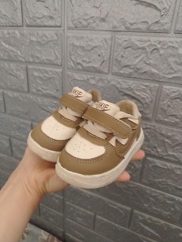 Dəstlər: Bej rəng 17, qara 18razmer. Bilmirəm bizimki çox balacadır ayağı ya — 1