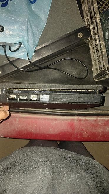 stol ustu komputerler: PlayStation 4 (PS4) oyun konsolu paketi Xüsusiyyətlər: - PS4 konsolu — 9