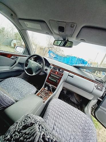 əyləc diski yonan: Mercedes-Benz E‑Class W210 sedan - Kuzov: sedan, gümüşü rəng - — 9