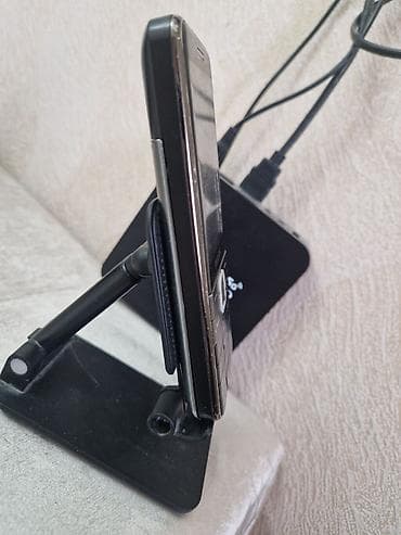 philips xenium x703: Philips Xenium düyməli mobil telefon Xüsusiyyətlər: - İki SIM dəstəyi — 4