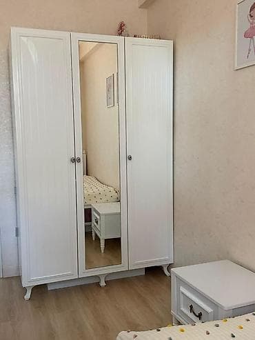 Uşaq/qız otağı üçün klassik üslubda mebel dəsti Tərkibi: - Tək — 3