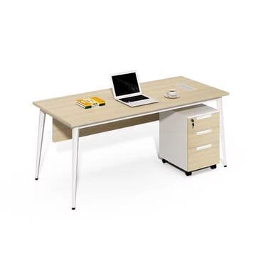 Müdir üçün, Dördbucaq masa