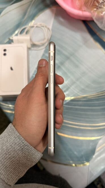 iphone 13 mini qiyməti: IPhone 11, 64 GB, Ağ, Face ID — 9