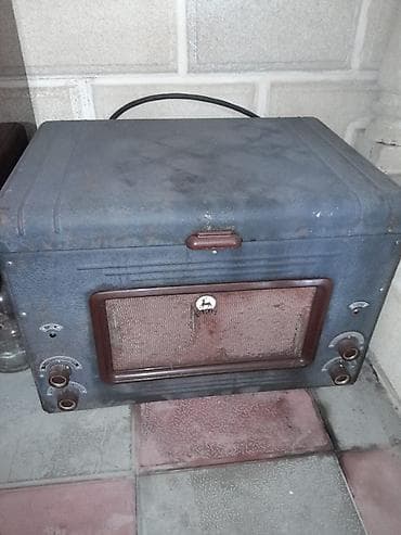 Lent maqnitofonu – retro, bobinli model Xüsusiyyətlər: - Üst qapaqlı