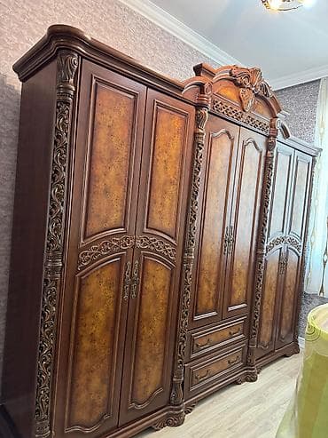 Geniş dolab 250 azn.Unvan xirdalan. Tac hissəsindən uzunluğu 2,50 lalafo.az -da Geniş dolab 250 azn.Unvan xirdalan. Tac hissəsindən uzunluğu 2,50