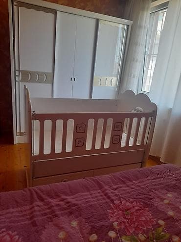 Ağ rəngdə uşaq beşiyi - Material: MDF/laminat əsaslı, ağ rəngli səth — 1