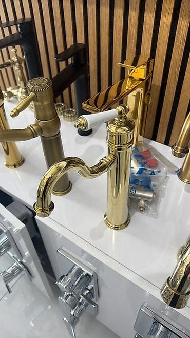 Məhsul: Banyo/Lavila üçün retro üslubda qızılı qarışdırıcı kran -