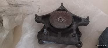 Подушки мотора: Mercedes dizel çeşqanın üsdünən çıxıb 2.2 cdi turbo dizelin — 1