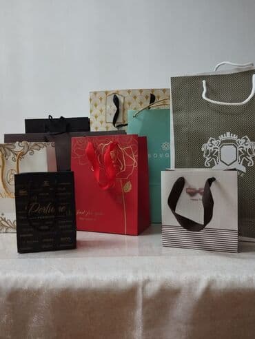 piton ayaqqabı: Hədiyə kutuları 9 edət hamısı bir yerdə 6 azn — 1