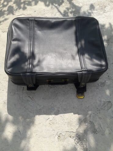 Əlcəklər: Təmiz dəri materialdan-sssr dövrünə aid çamadan,hündürlüyü 45 sm,eni — 1