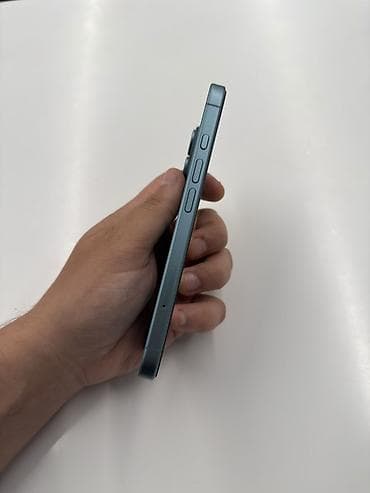 iphone tablet: IPhone 15, Mavi, Face ID — 3