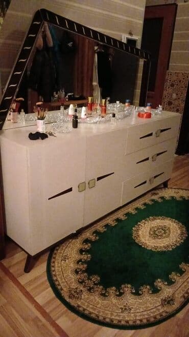 işlənmiş kamodlar: İşlənmiş, Güzgülü — 1