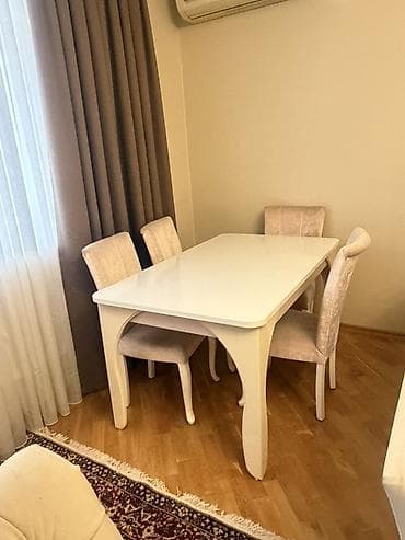 tv stend modelleri: Klassik üslubda qonaq otağı mebel dəsti Tərkibi: - 2 ədəd şüşə vitrin — 3