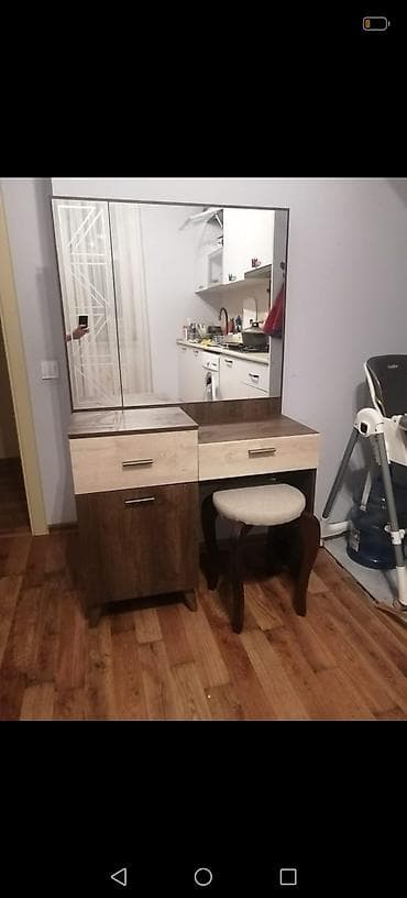 SaraesiTermo satilir. Fabrik malidi. *Qiymeti 60 Azn.* Unvan ehmedli