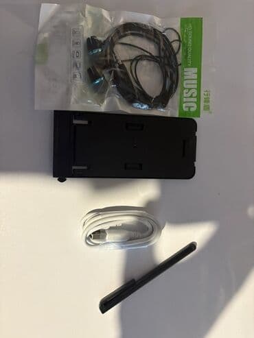 телефон fly wifi: BMAX şirkətindən planşet, qara rəngdə, klaviatura, qələm, qulaqlıq və — 1