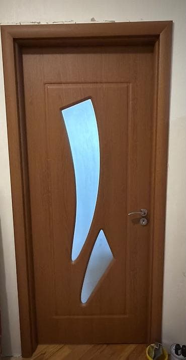 4 ədəd qapı satılır 1i 60₼. Ünvan Əhmədli &Rumiİç otaq qapısı –