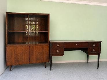 İksi bir yerdə satılır.Retro üslubda vitrin və iş masası dəsti -