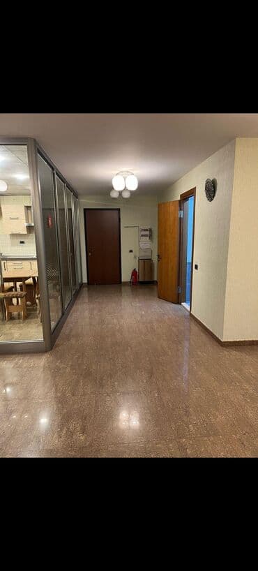 Qarajlar: Ofis sahəsi – şüşə arakəsməli, geniş vestibül və iş otaqları - İşə — 10