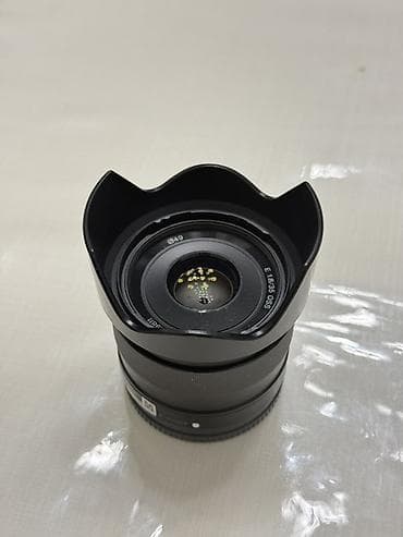 Sony E 35mm f/1.8 OSS (E-mount) obyektiv - Uyğunluq: Sony APS-C