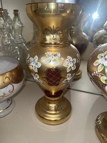 saxta baba sekili: Bir vaza — 1