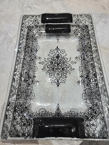 suse qab: Şüşə servis listi – düzbucaqlı forma, qara dekorativ naxışlı dizayn — 1